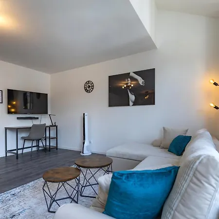 Sweethome - Maisonette Apartment, Parkplatz, Wifi, Naehe Zentrum Апартаменты Фюрстенфельдбрукк